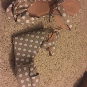 Polka dot wedges